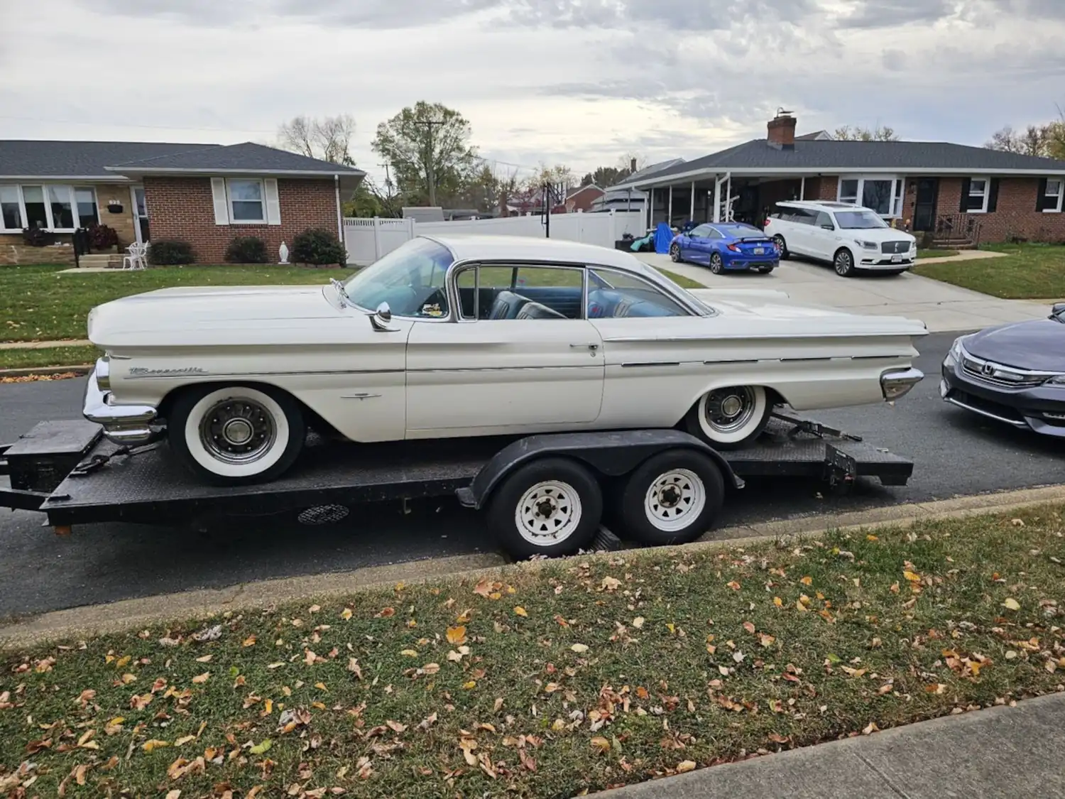 Tri-Power Temptation: 1960 Pontiac Bonneville’s V8 Power