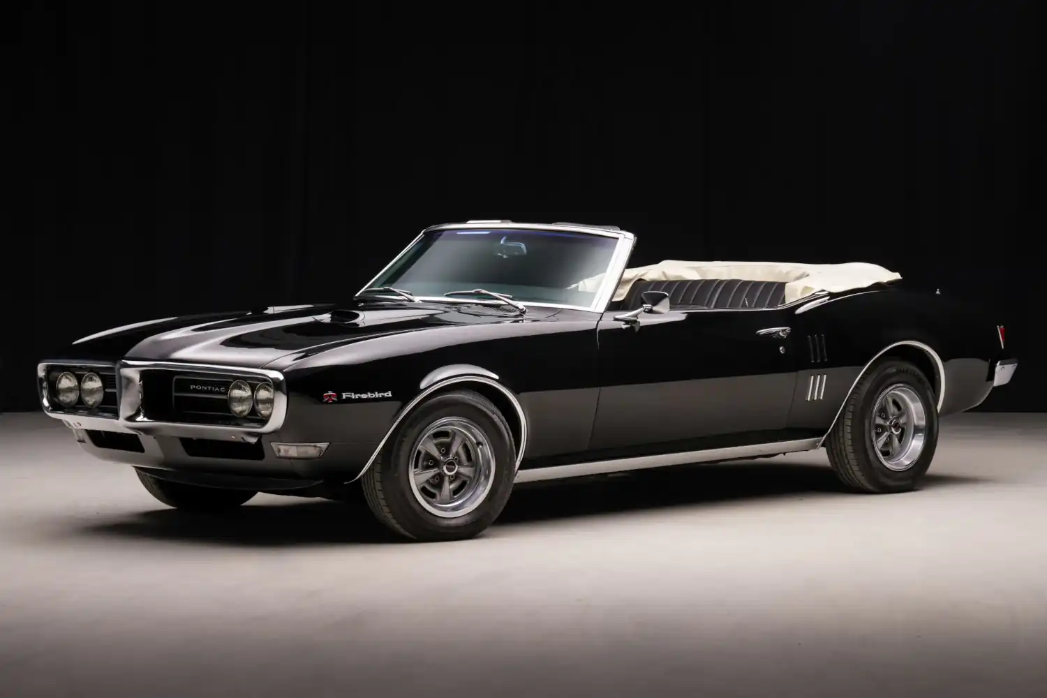 Blacktop Breeze: A 1968 Pontiac Firebird Convertible, 350 V8 Open-Air Classic