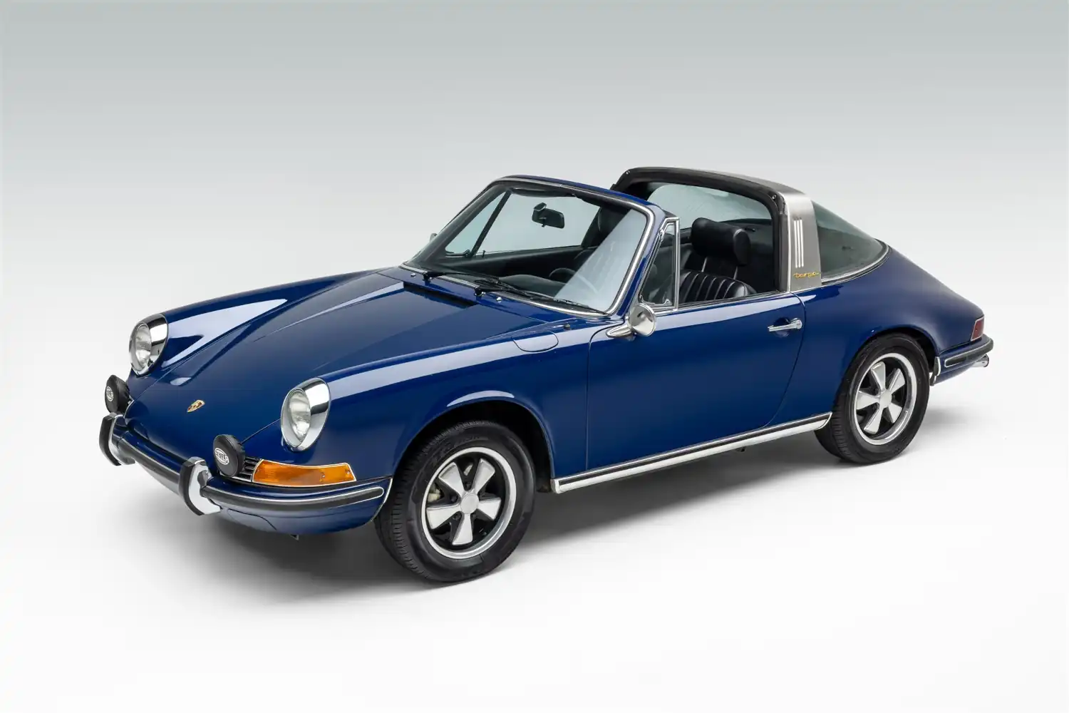 Azure Airflow: 1970 Porsche 911S Targa, 2.2L Flat-Six and Classic Open-Top Ride