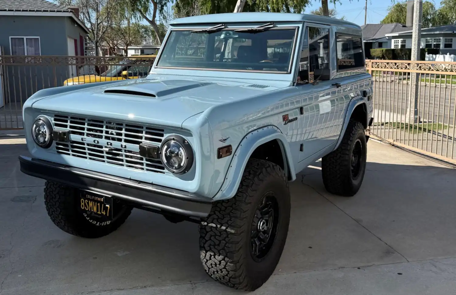 Bronco ’73: A Blue Rebirth with 302 Muscle