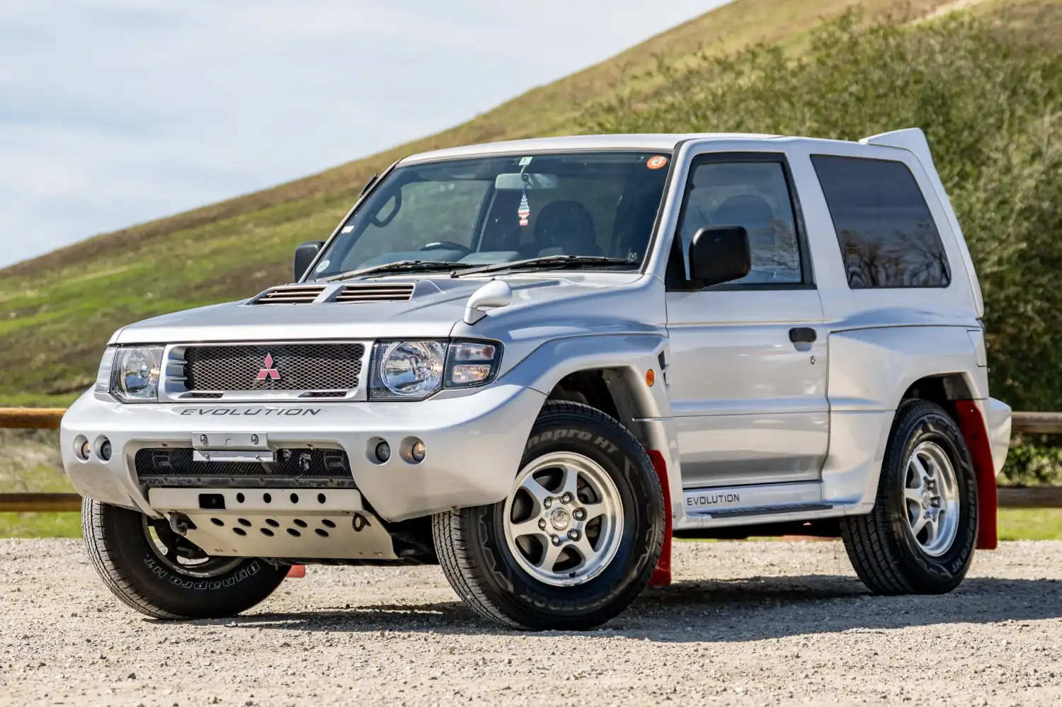 1998 Mitsubishi Pajero Evolution: A Dakar-Bred Off-Road Icon