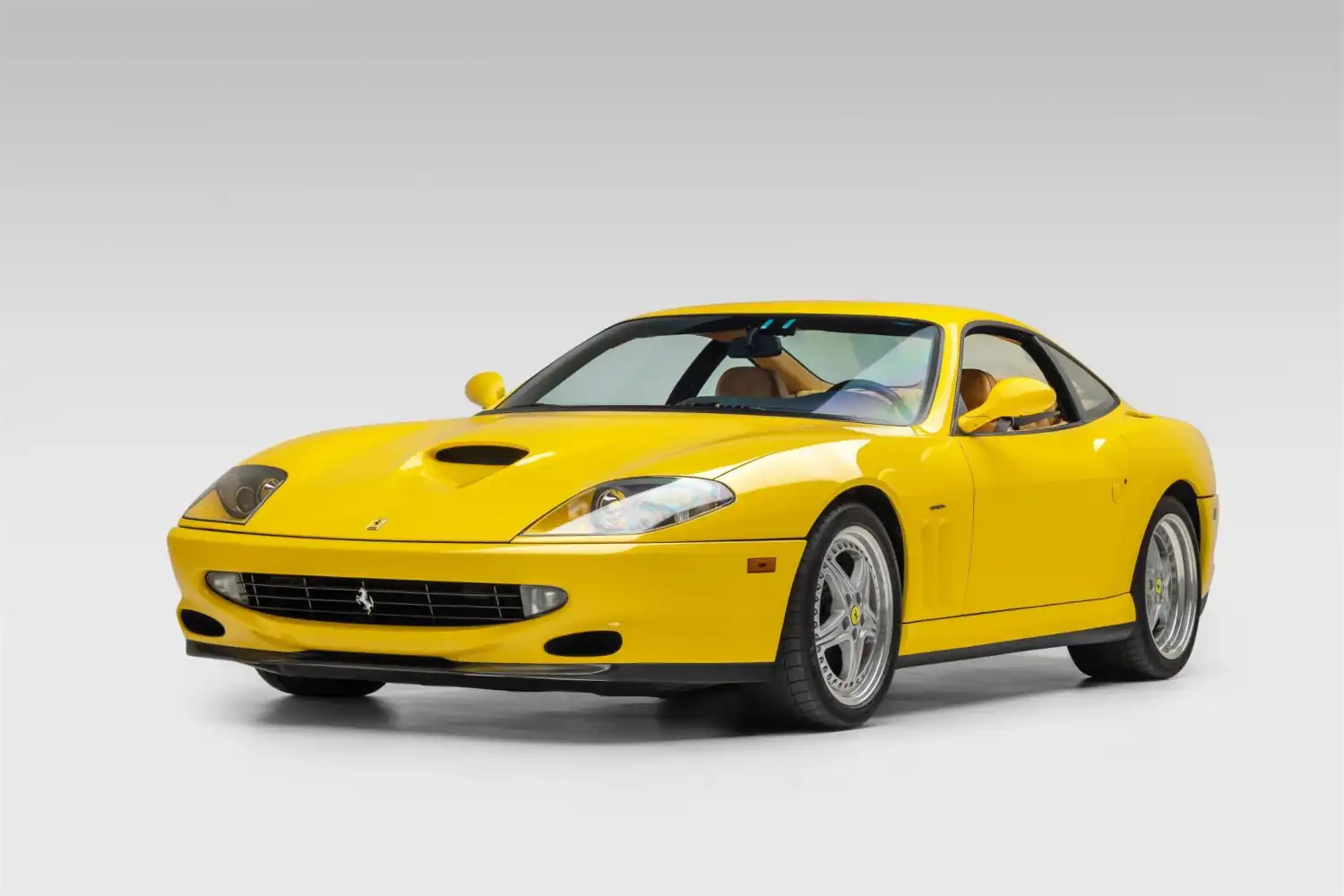 2001 Ferrari 550 Maranello: V12 Power and Six-Speed Manual Precision