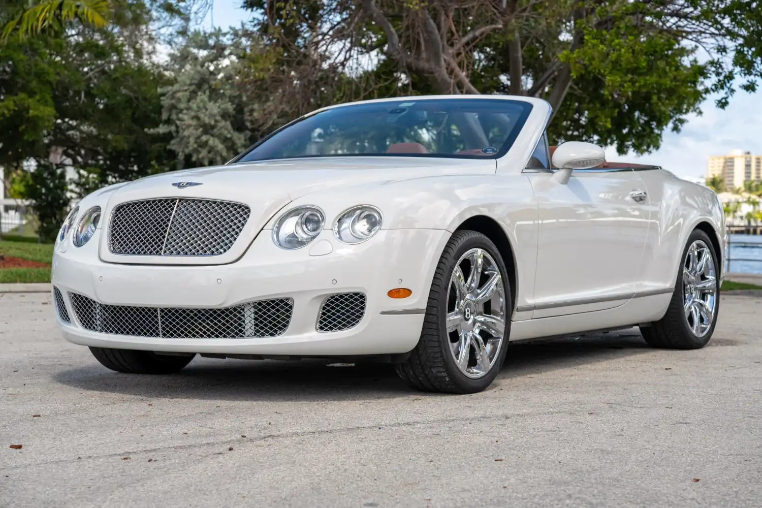 Grand Touring in Style: 2007 Bentley Continental GTC with W12 Power and Open-Air Luxury