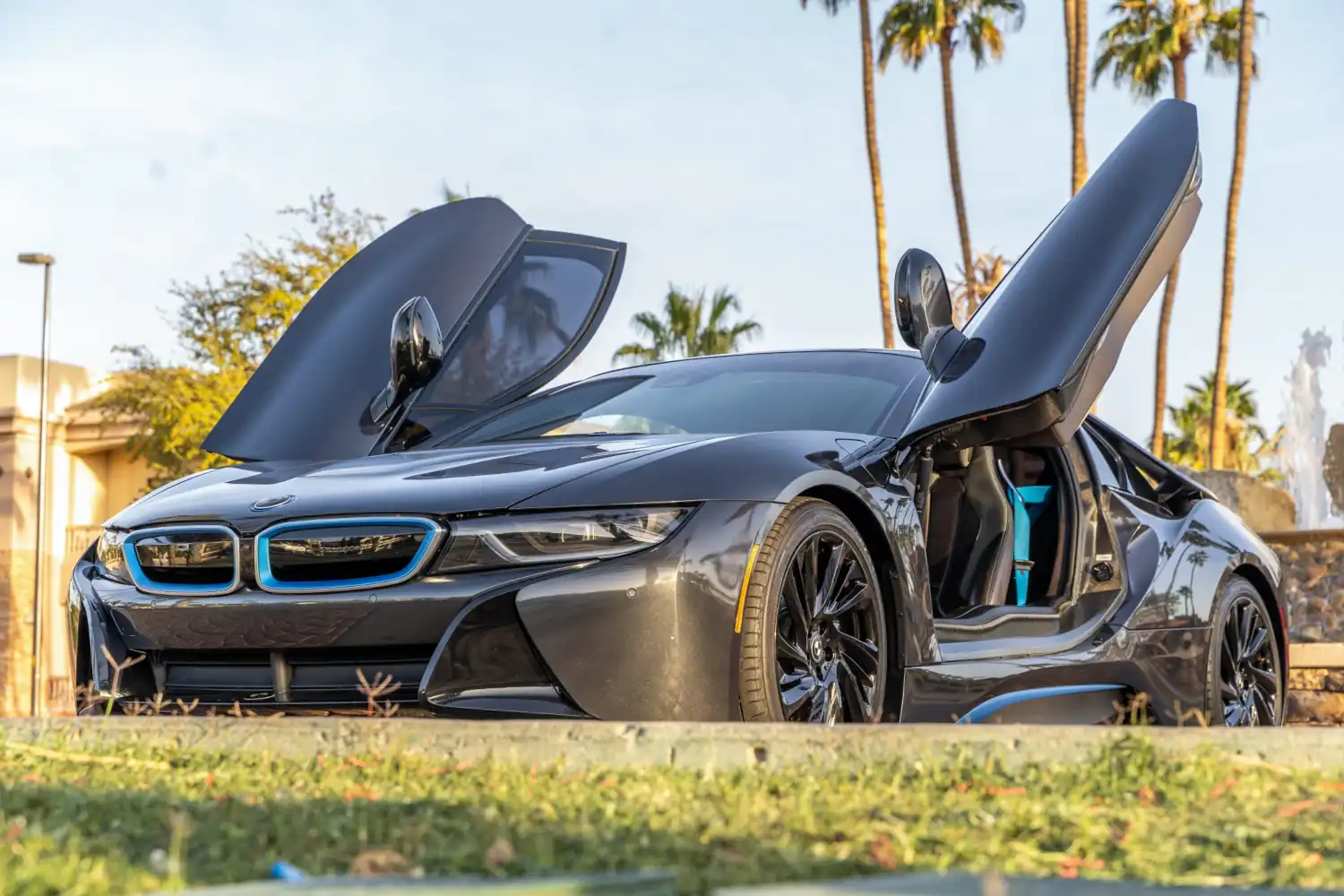 Sophisto Symphony: The 2014 BMW i8, A Gray Elegance in Hybrid Innovation