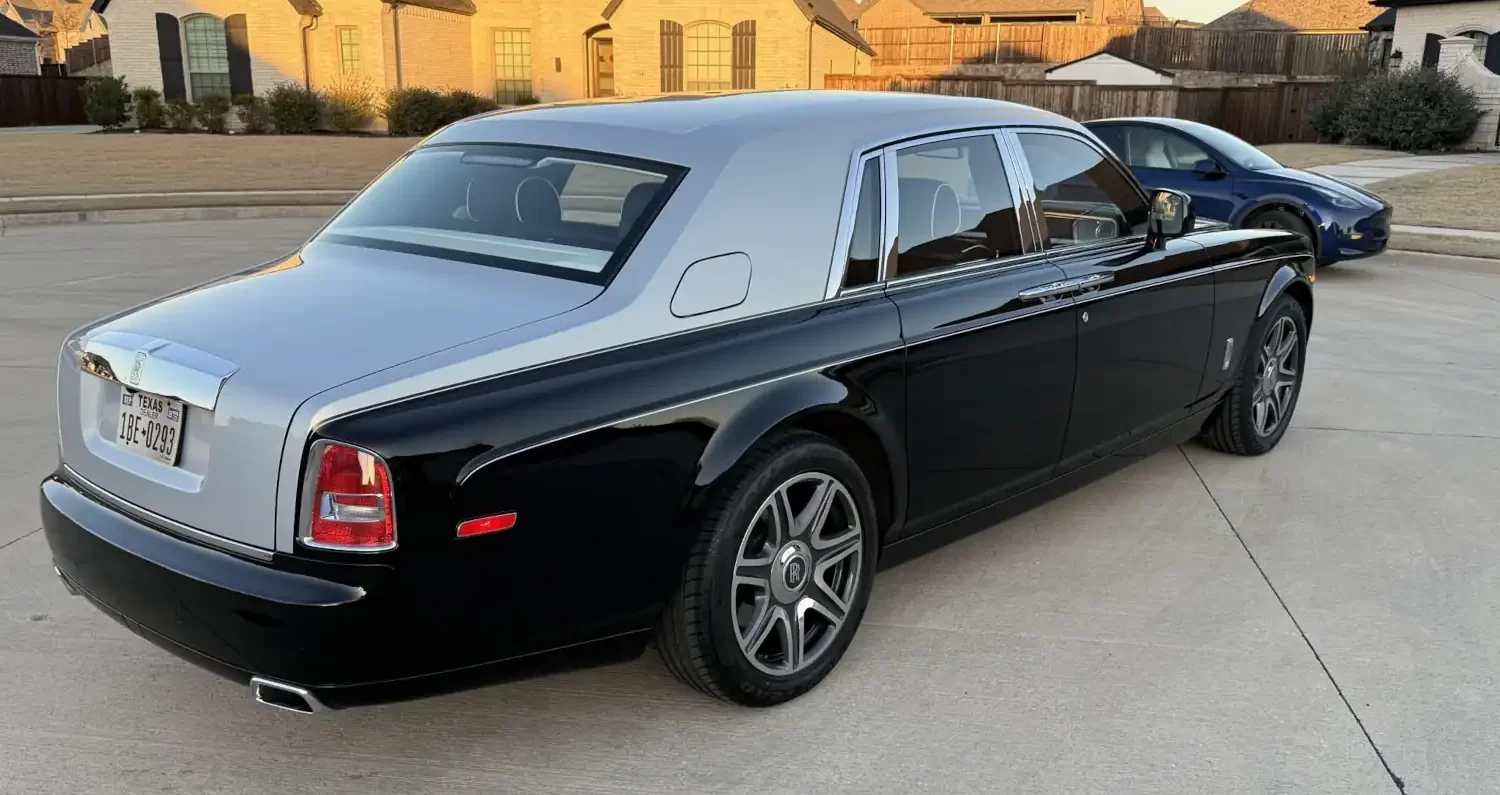 Manhattan Masterpiece: 2017 Rolls-Royce Phantom with Bespoke Luxury and V12 Power