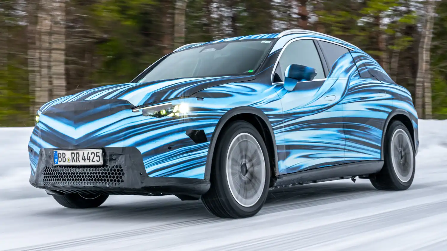 Arctic Triumph: The All-Electric Mercedes-Benz GLC with EQ Technology Conquers Sub-Zero Tests