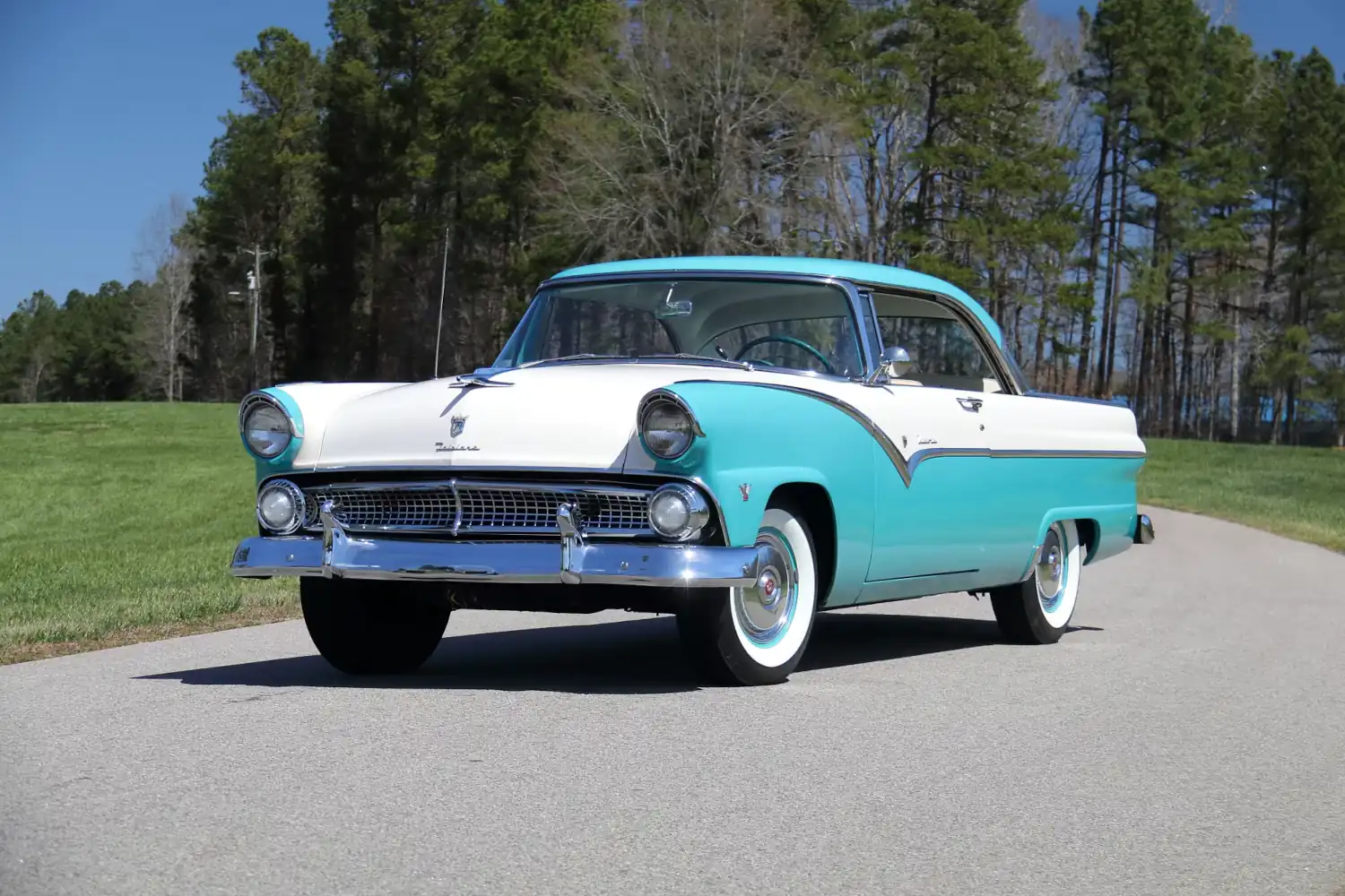 1955 Ford Fairlane Victoria: A Collector’s Dream Classic Hardtop