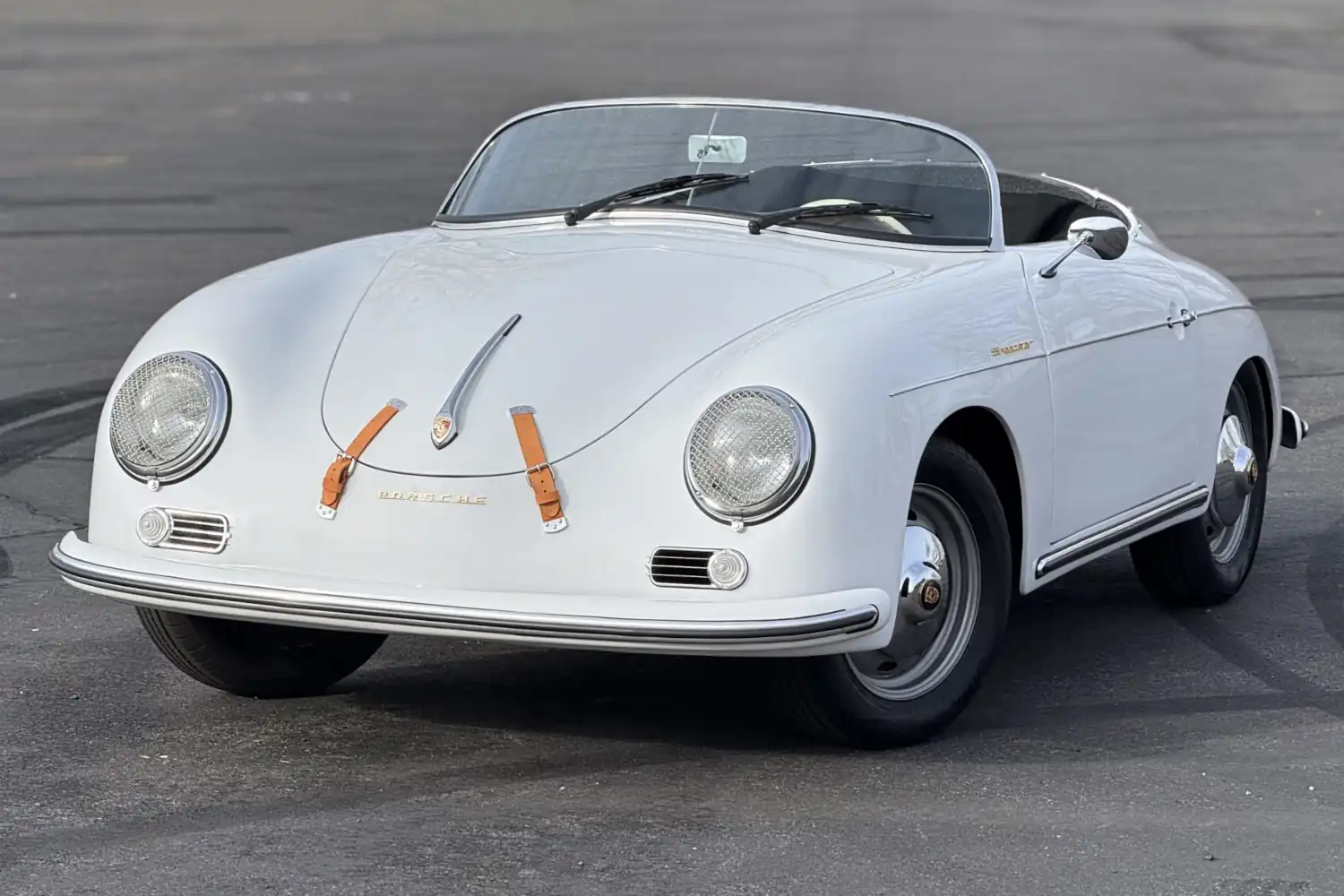 White Windrush: A ’25 Speedster Replica, Classic Dreams Reborn