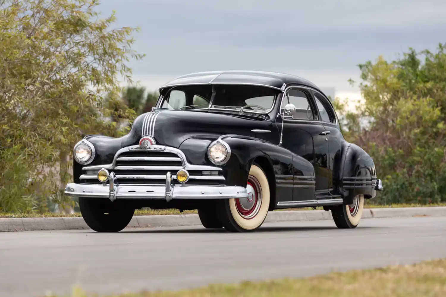 Rolling Elegance: A ’47 Pontiac Streamliner, Timeless Journey