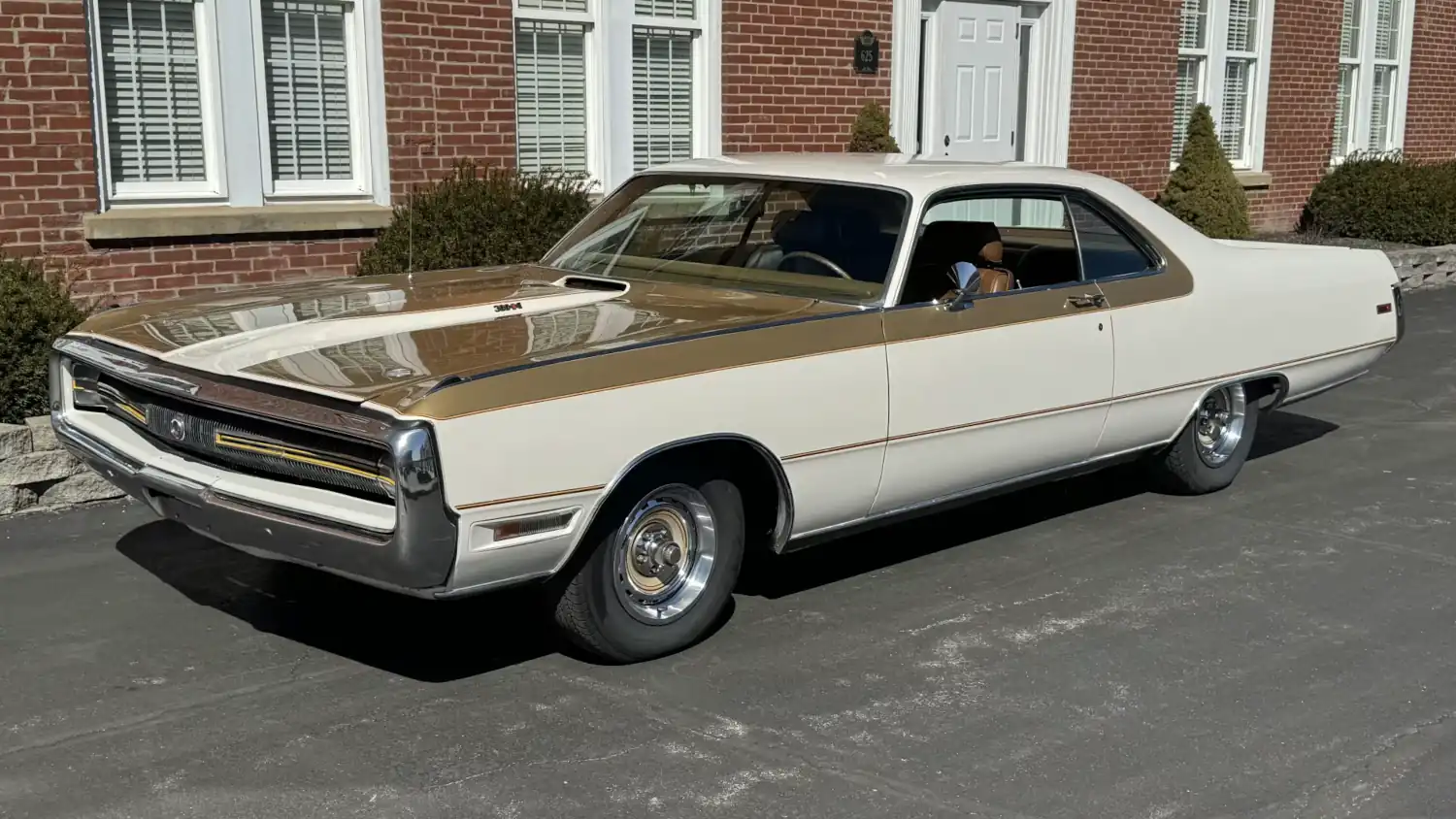 Golden Grandeur: The 1970 Chrysler 300 Hurst Edition, A 440 V8 Limited-Edition Luxury Muscle Car