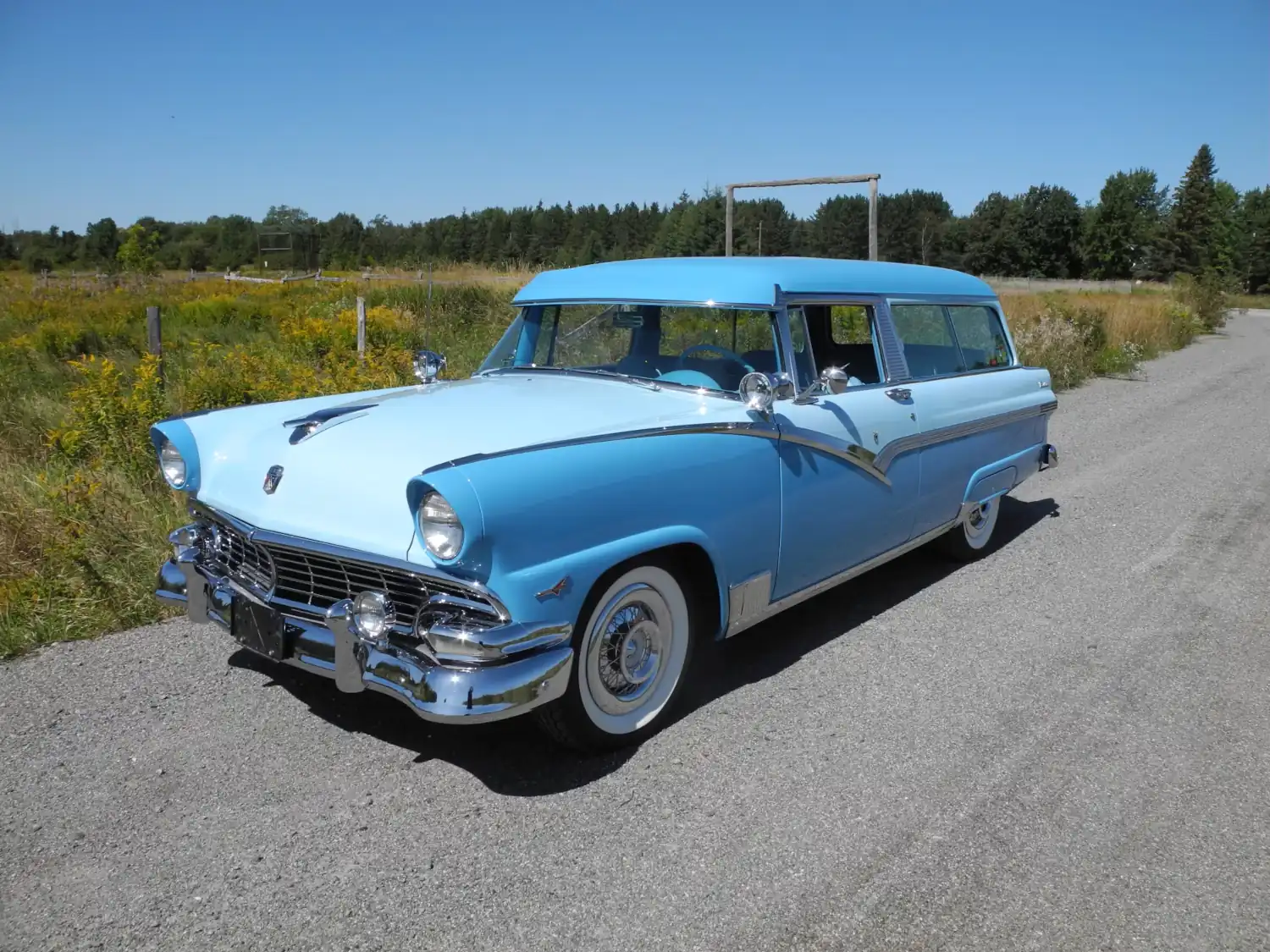 Blue Horizon: A 1956 Ford Parklane’s Unique Elegance