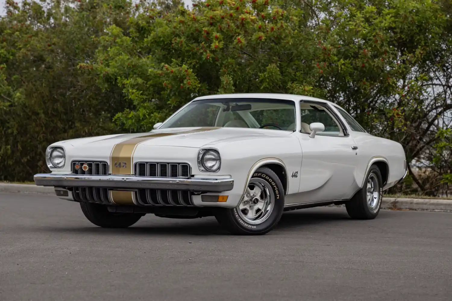 Grand National Champion: 1973 Oldsmobile Cutlass 442 with Award-Winning Pedigree