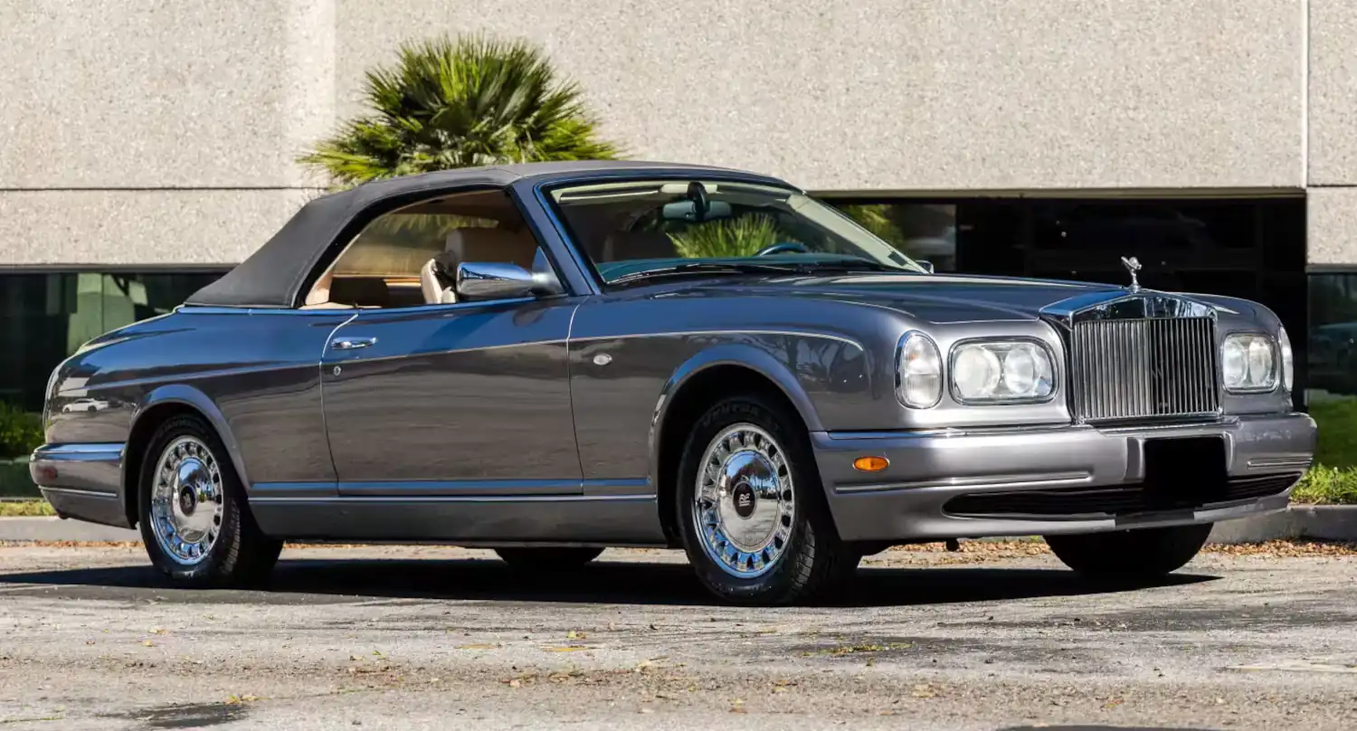 The Pinnacle of Elegance: A 2000 Rolls-Royce Corniche Convertible’s Legacy