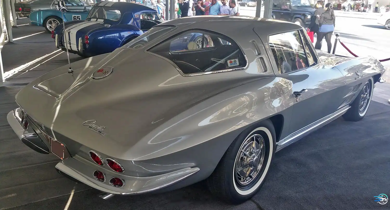 The Split Window Wonder: 1963 Chevrolet Corvette Sting Ray Coupe – A Timeless Icon