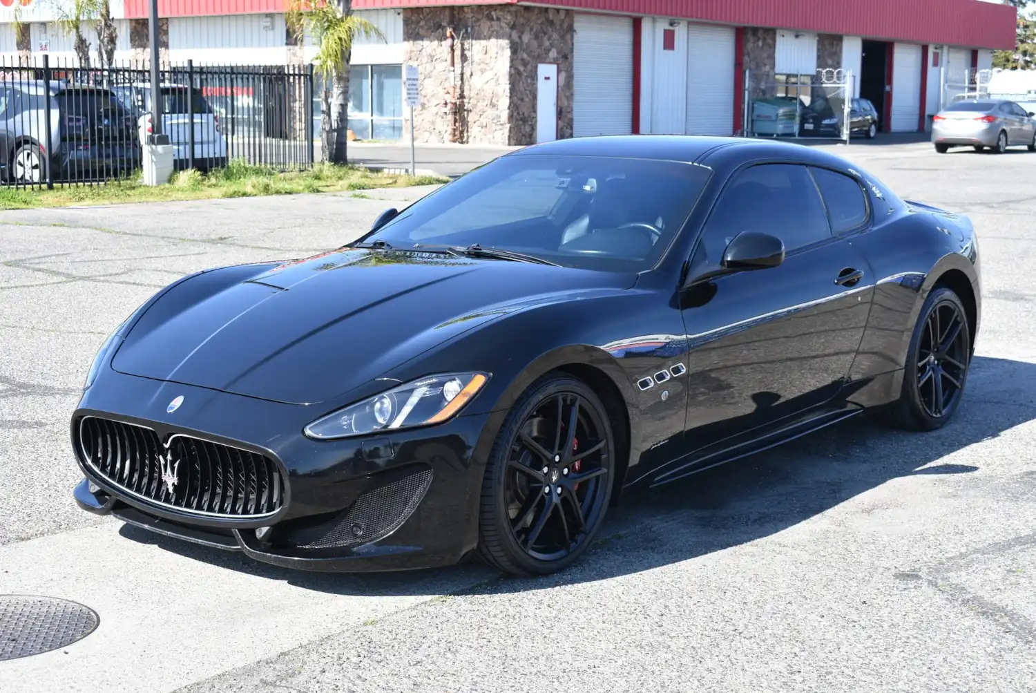 Italian Grandeur: 2015 Maserati GranTurismo Sport’s 4.7L V8 and Refined Luxury