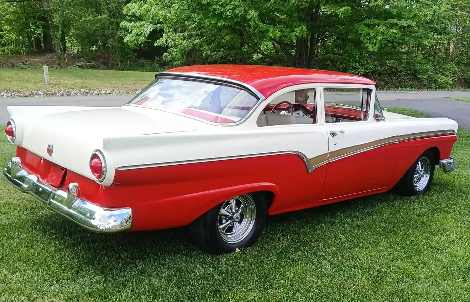 Resto-Mod ’57 Ford Custom: Potent 390 V-8 & 4-Speed Manual