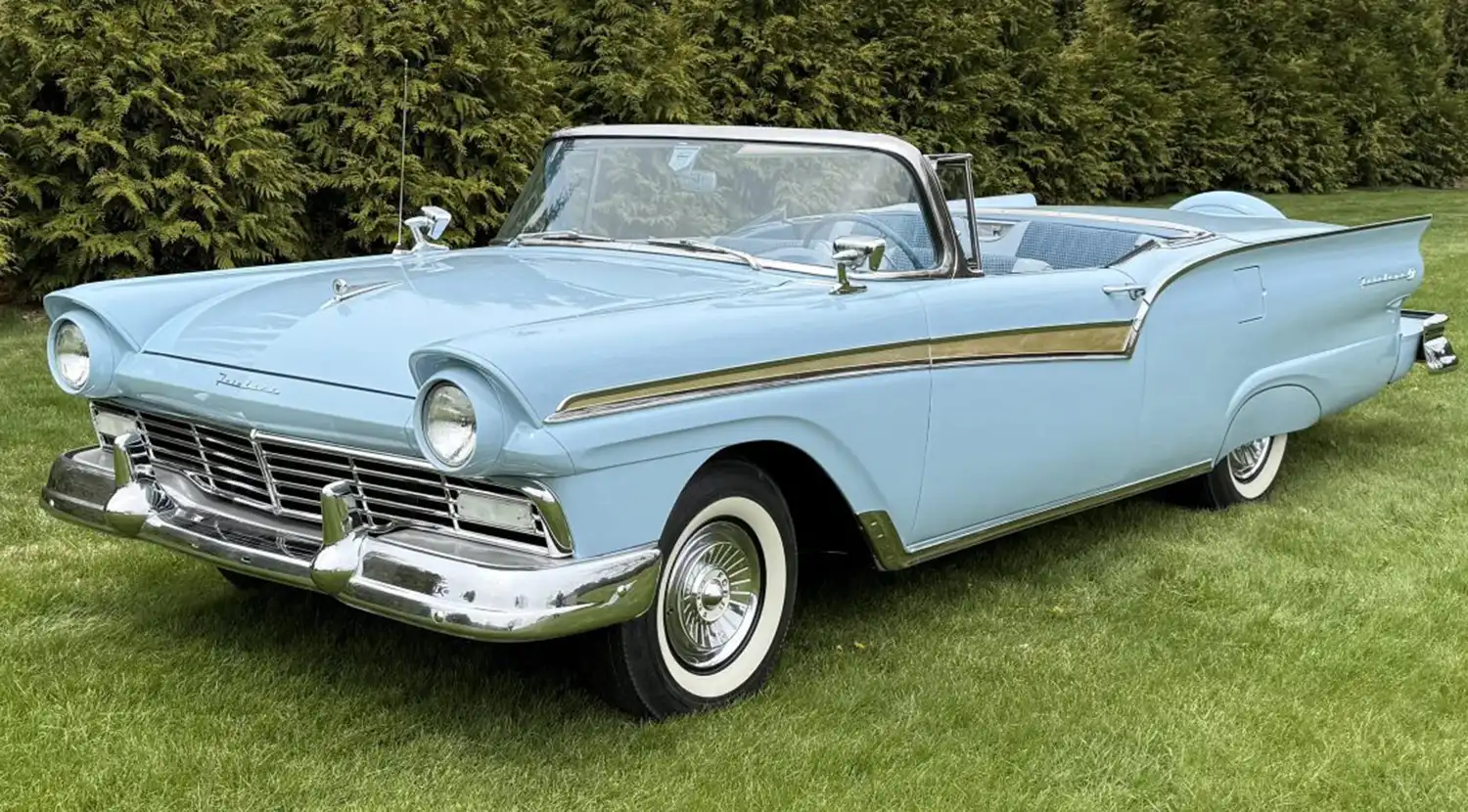 1957 Ford Fairlane 500 Skyliner: The Revolutionary Retractable Hardtop