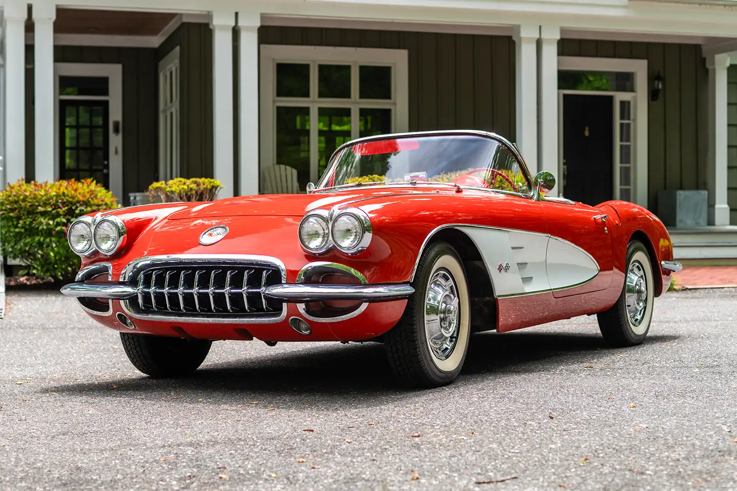 Red & White ’59 Corvette Convertible: 350 V8, 4-Speed, Upgrades