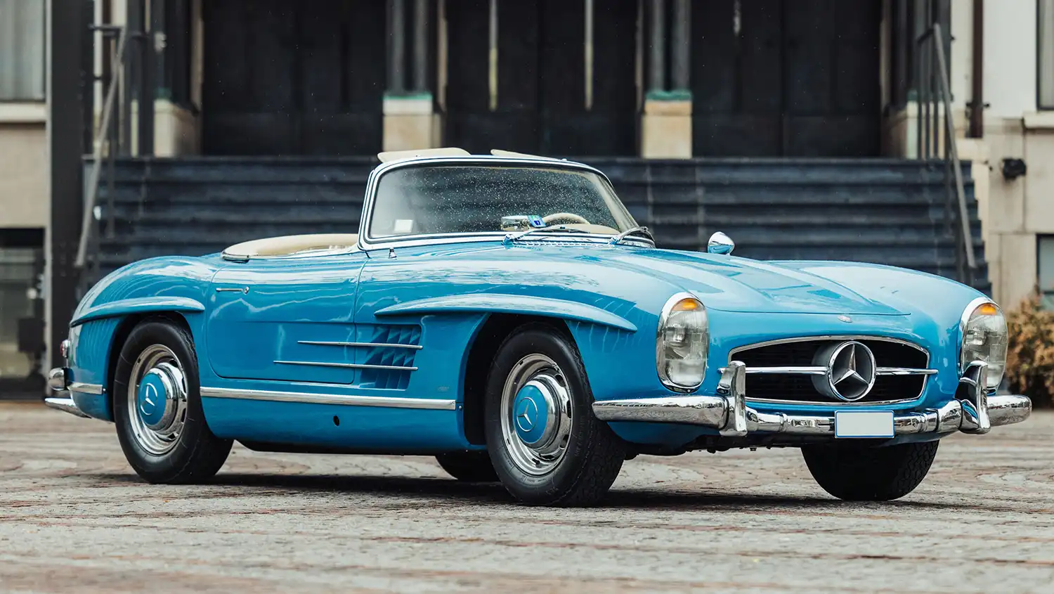 Sought-After ’62 Mercedes-Benz 300 SL Roadster: Alloy Block & Disc Brakes