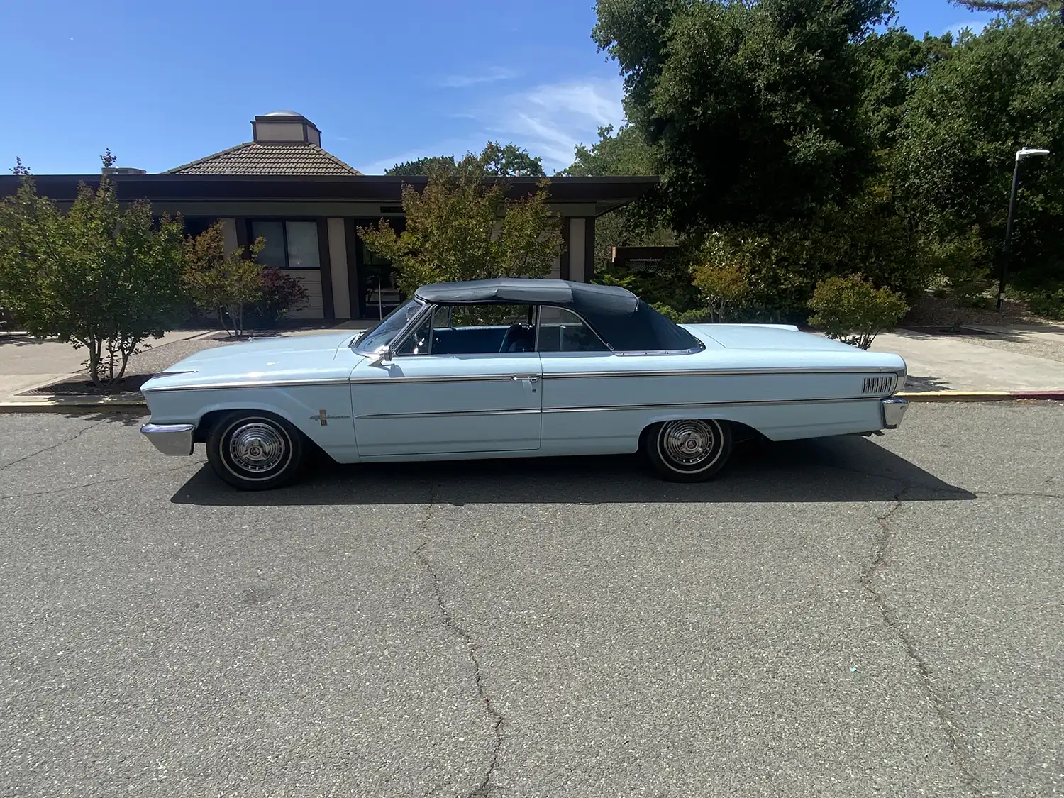 Timeless Blue: A 1963 Ford Galaxie 500XL Convertible Icon 