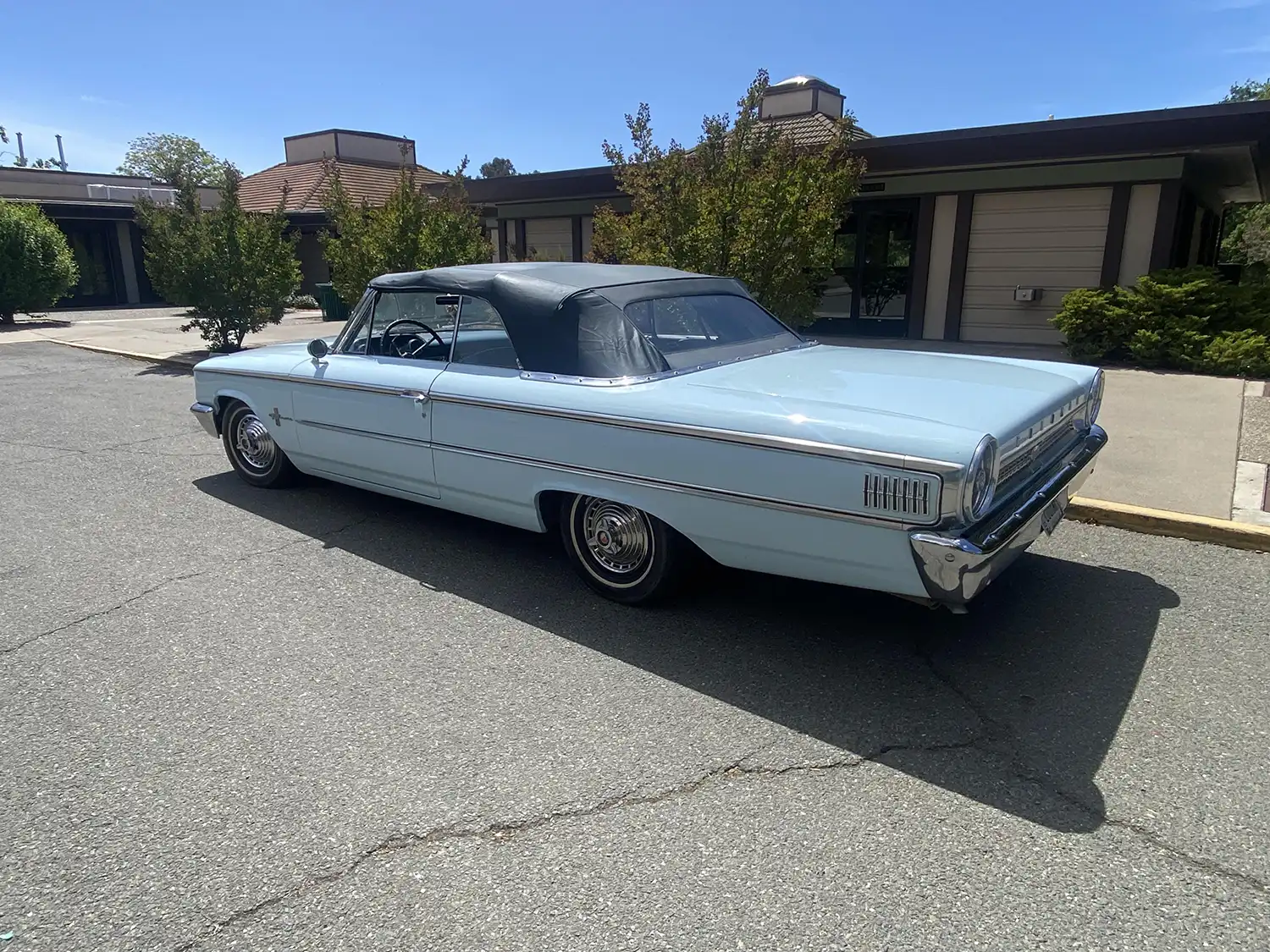 Timeless Blue: A 1963 Ford Galaxie 500XL Convertible Icon 