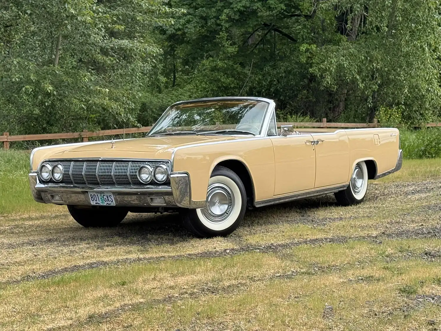 ’64 Lincoln Continental Convertible: V8 Power & Open-Top Cruising