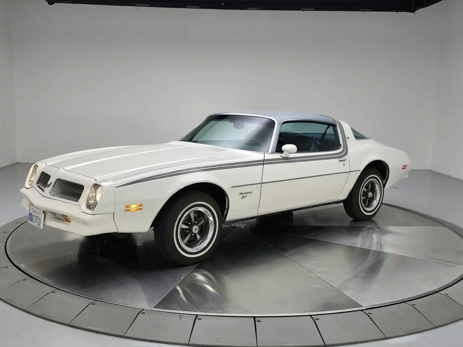 Modern Touches, Classic Soul: The Upgraded 1976 Pontiac Firebird Esprit