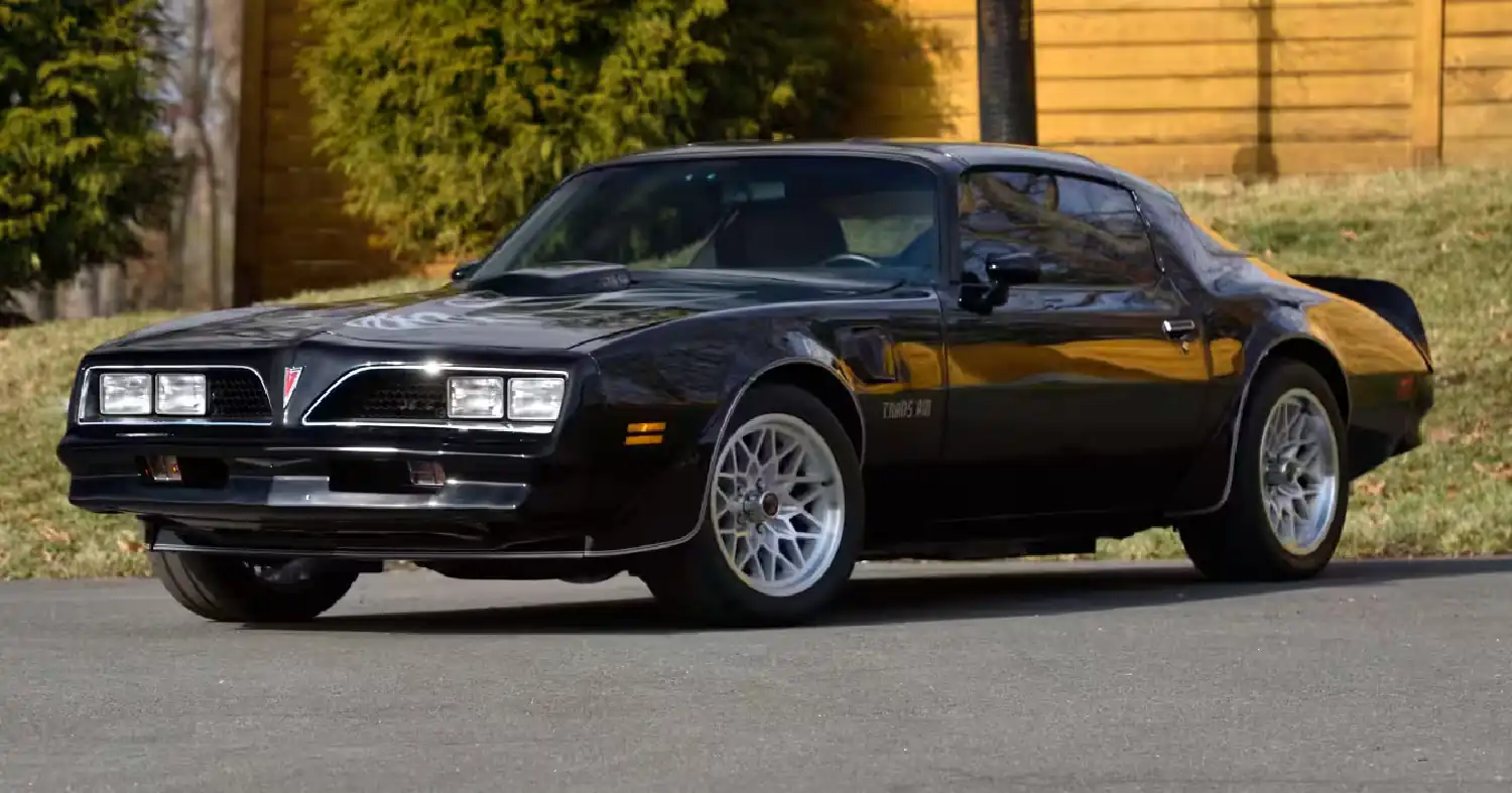 Unleashing American Muscle: The 1977 Pontiac Trans Am Resurgence
