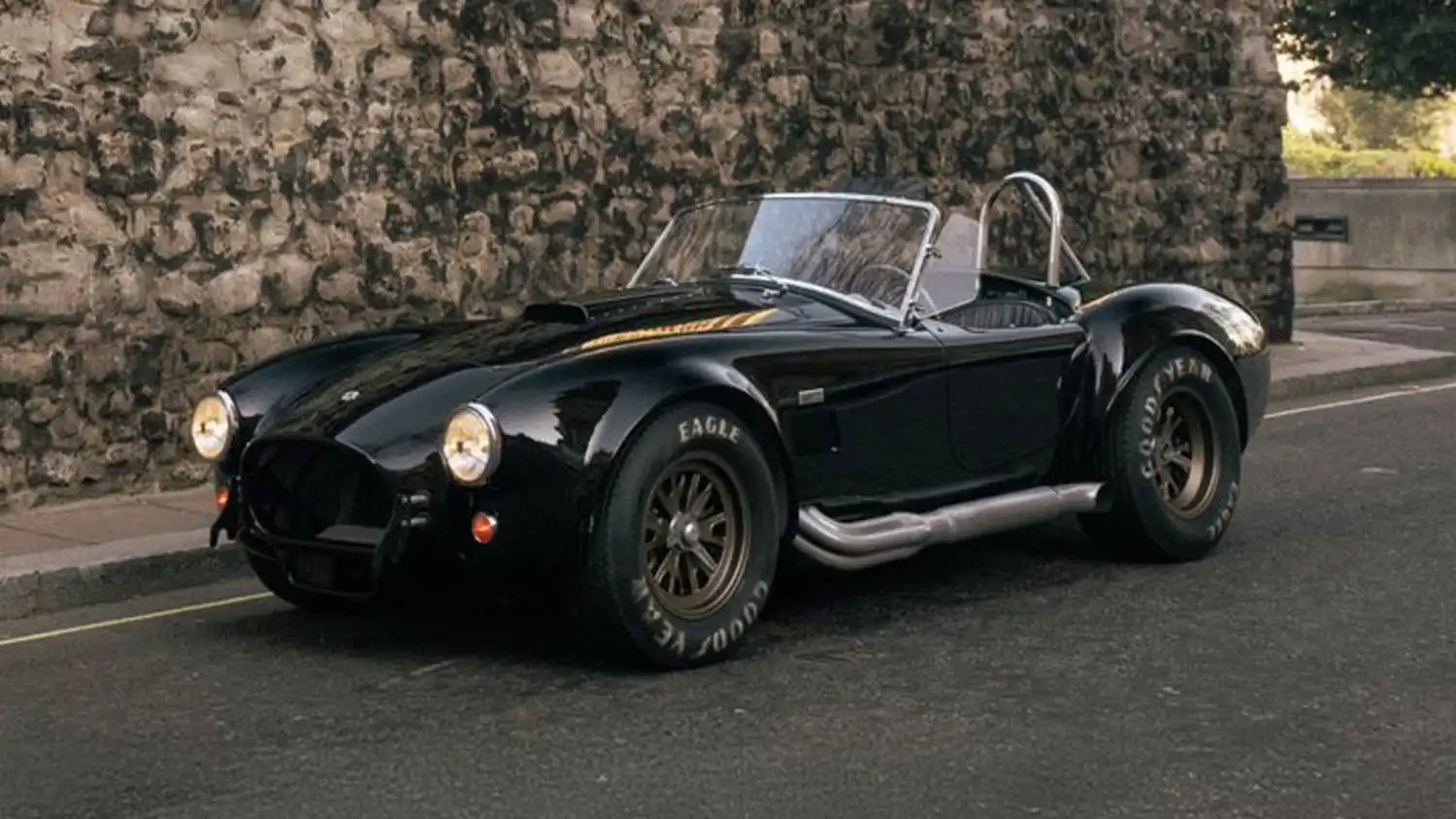 Iconic Performance: The 1965 Shelby Cobra CSX4000 Roadster