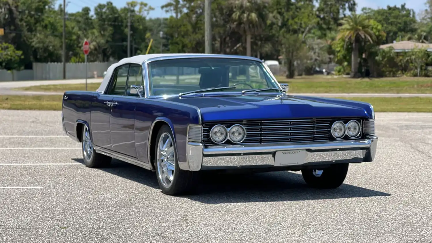 1965 Lincoln Continental Convertible: Modern Power, Classic Elegance 1965 Lincoln Continental Convertible: Modern Power, Classic Elegance