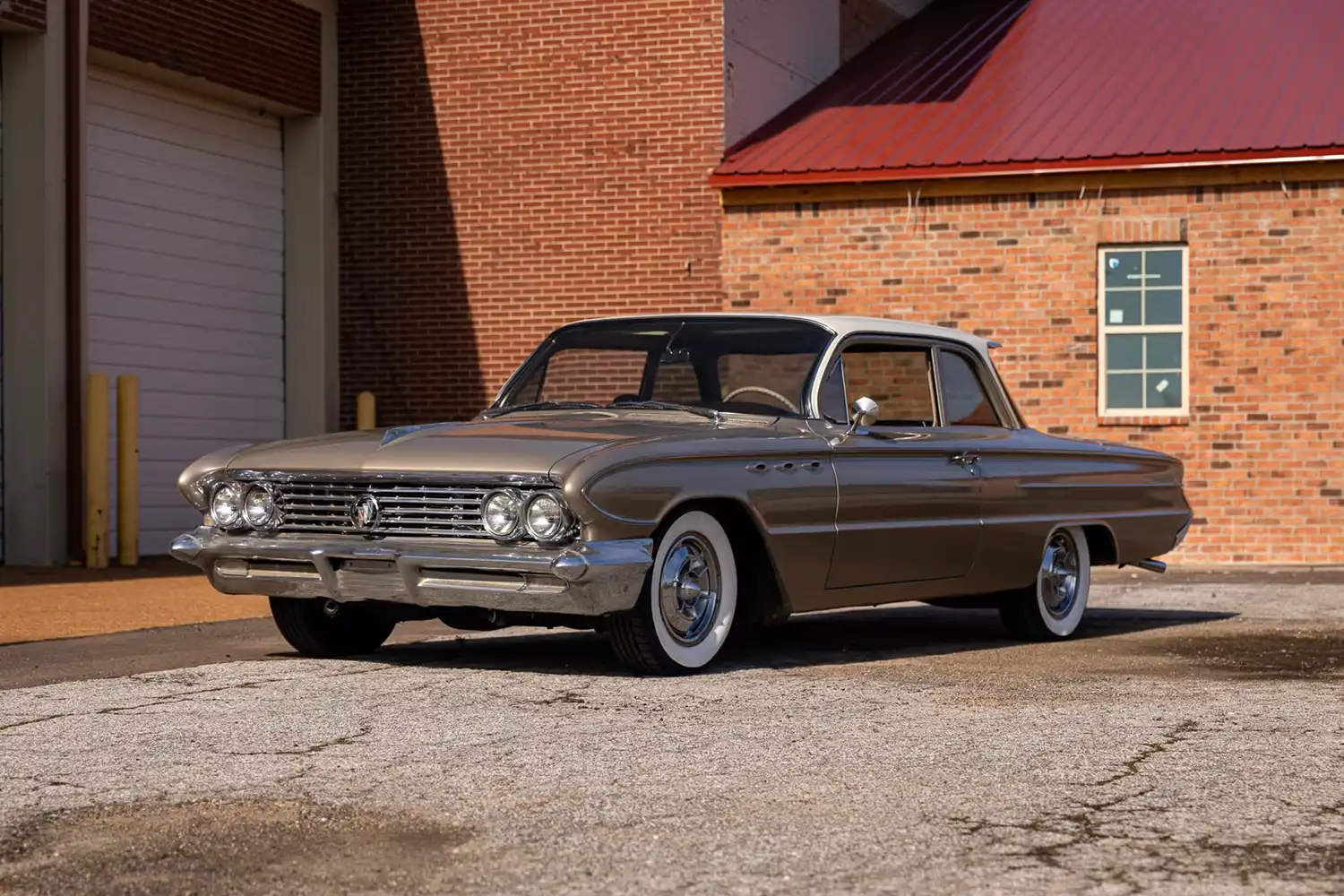 Rare Find: 1961 Buick LeSabre – Golden Elegance with V-8 Power