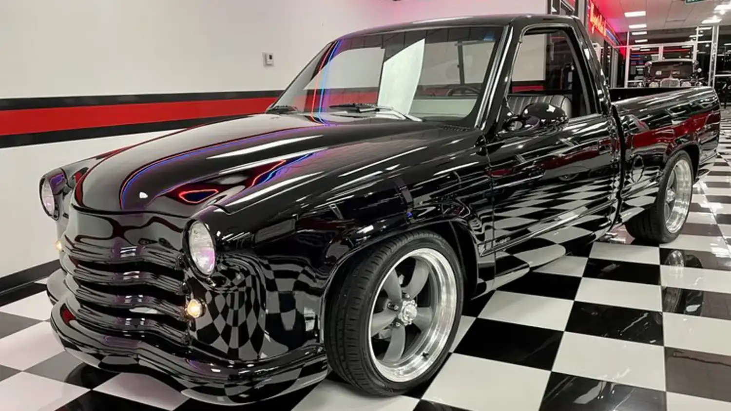Restomod ’88 Chevy Pickup: 502 EFI Power, ’50s Custom Face