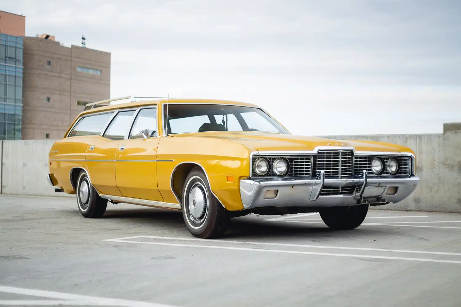 1972 Ford Galaxie 500 Country Sedan: Family Cruiser with V8 Power
