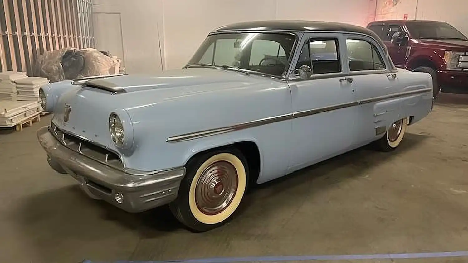 Charming Classic: 1953 Mercury Sedan in Two Tone Blue