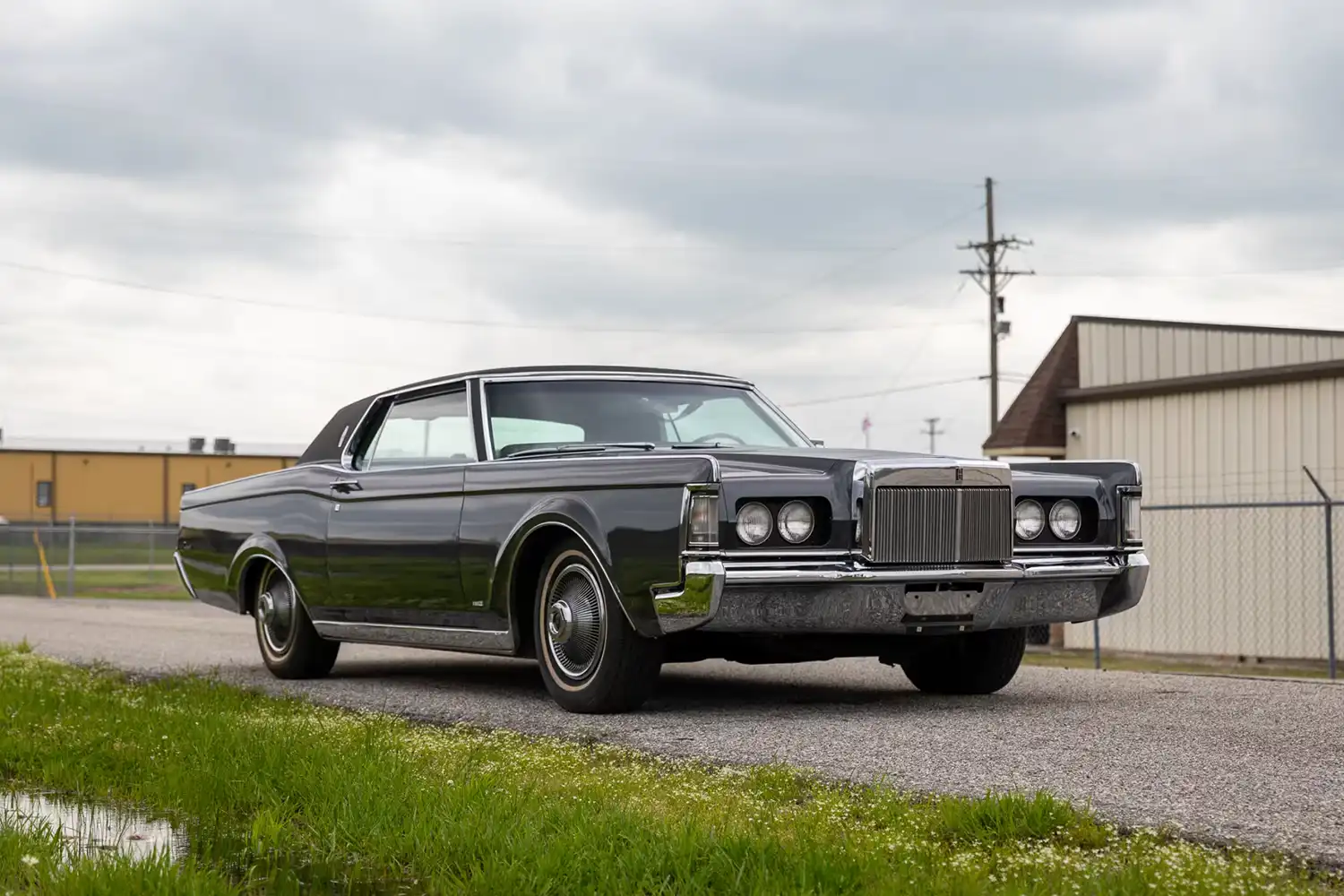 1969 Lincoln Continental Mark III: Majestic Power in Dark Gray Metallic