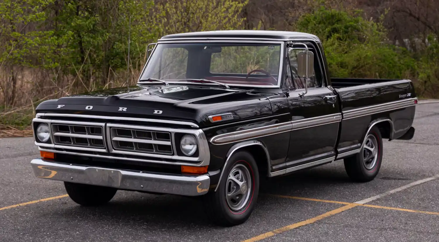 1971 Ford F100 Ranger XLT Pickup: Classic Style with V-8 Performance