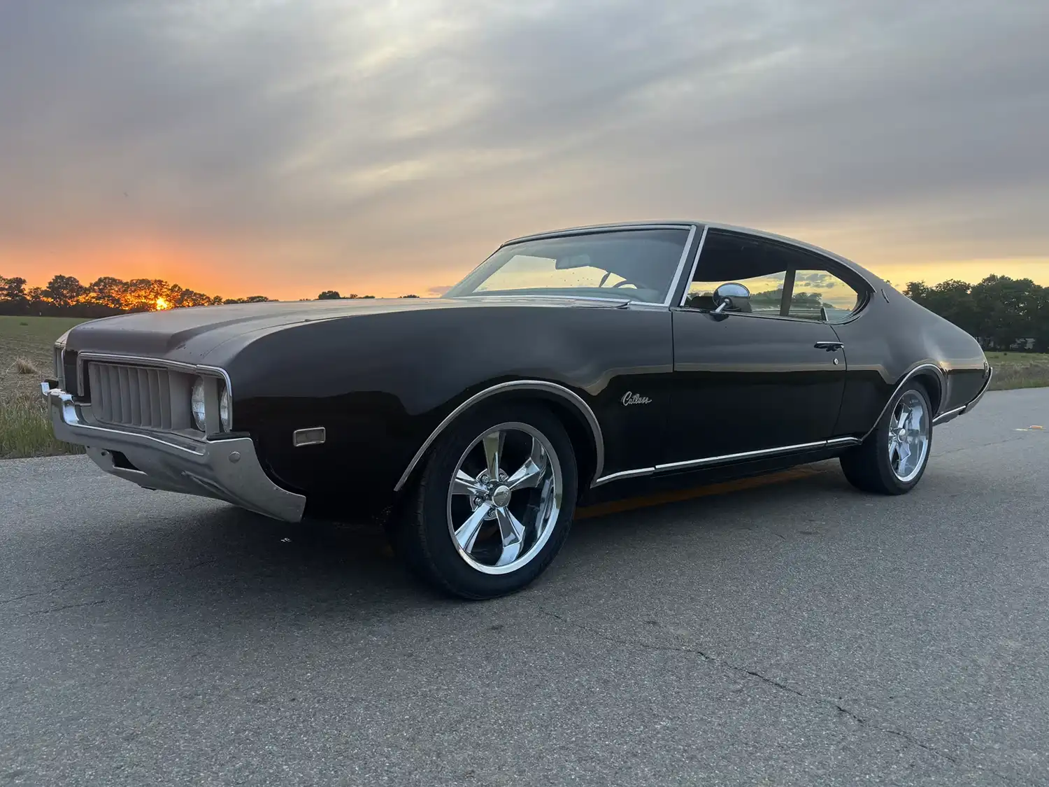 1969 Oldsmobile Cutlass S: Black Beauty with Cool Comfort