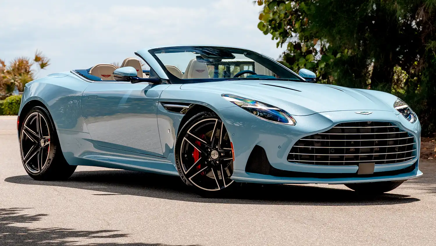 Aston Martin DB12 Volante Palm Beach Edition