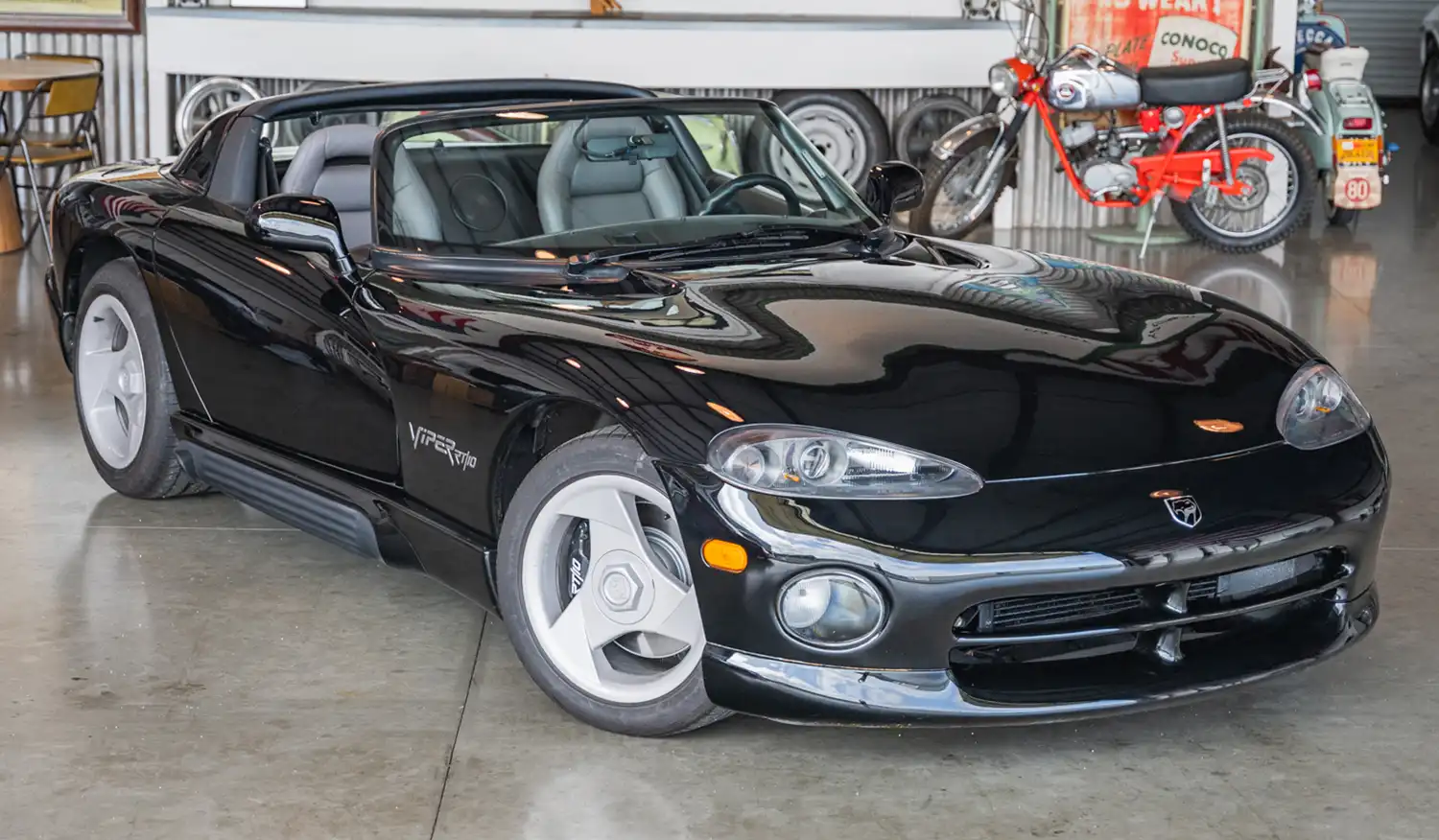 Experience Raw Power with This 1993 Dodge Viper RT/10 V10