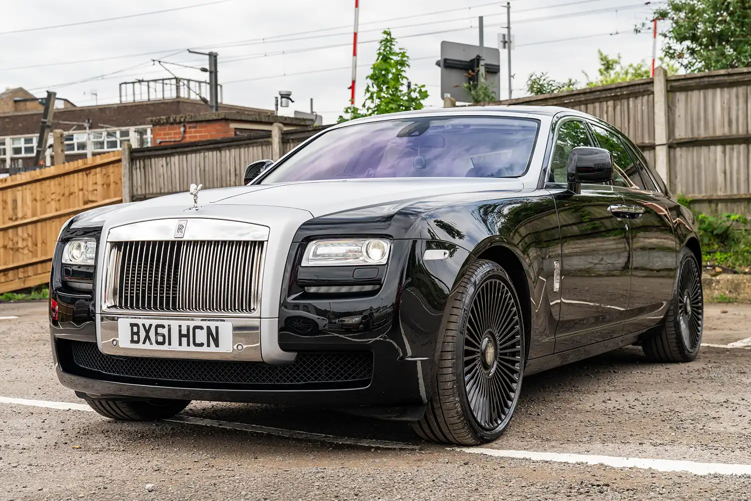 Low-Mileage Elegance: 2011 Rolls-Royce Ghost with V12 Power