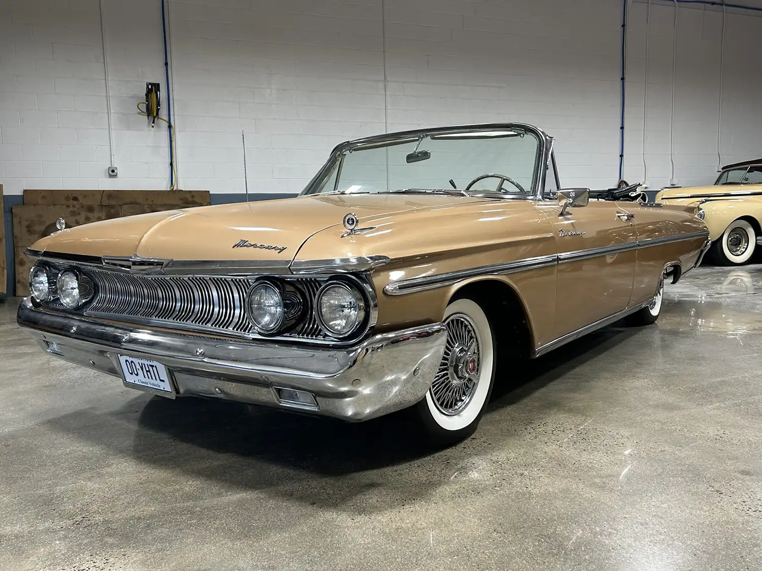 Golden Cruiser: 1961 Mercury Monterey Convertible with Rebuilt V8