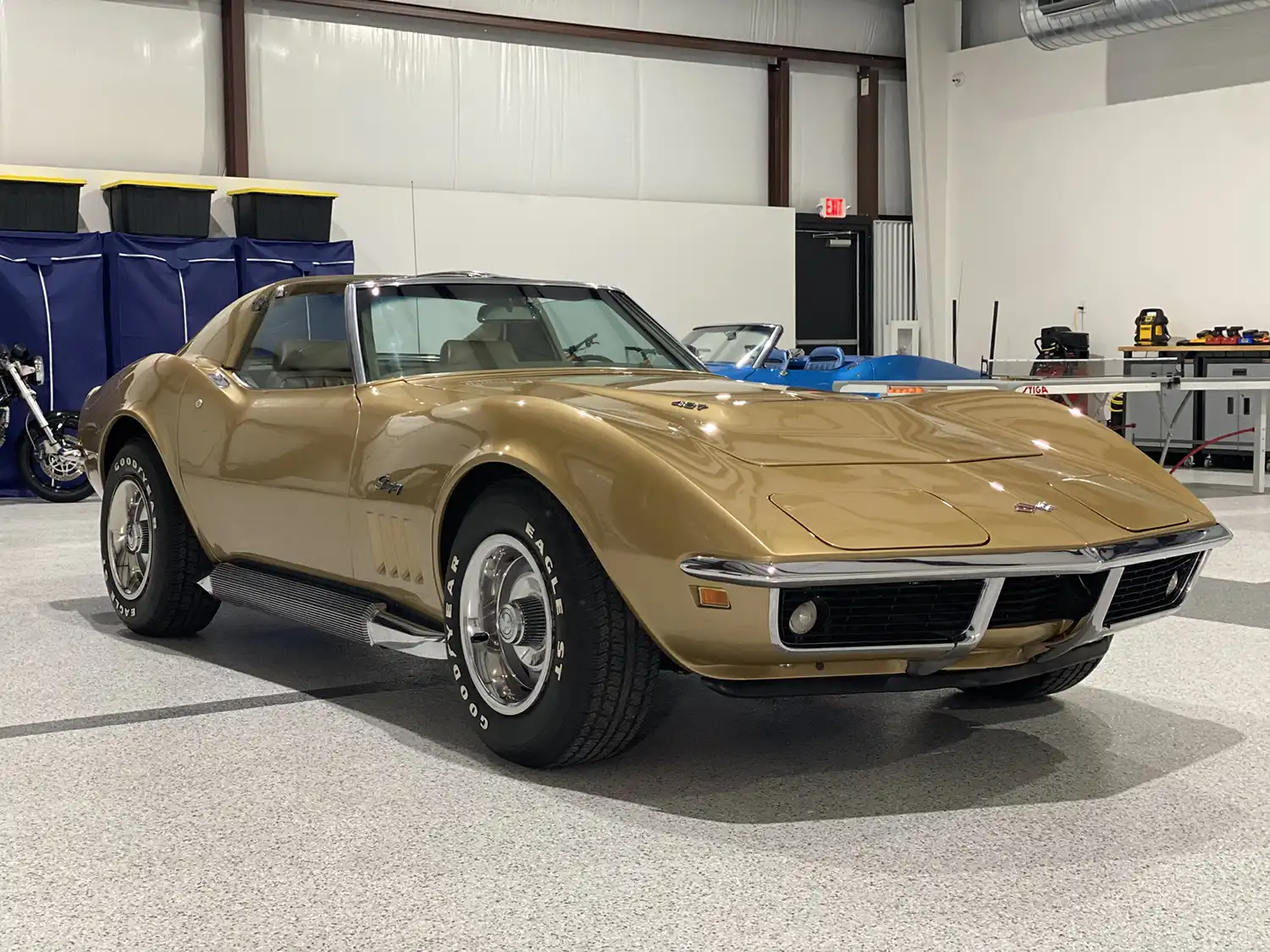 Timeless Gold: 1969 Chevrolet Corvette L68 – A Collector’s Dream