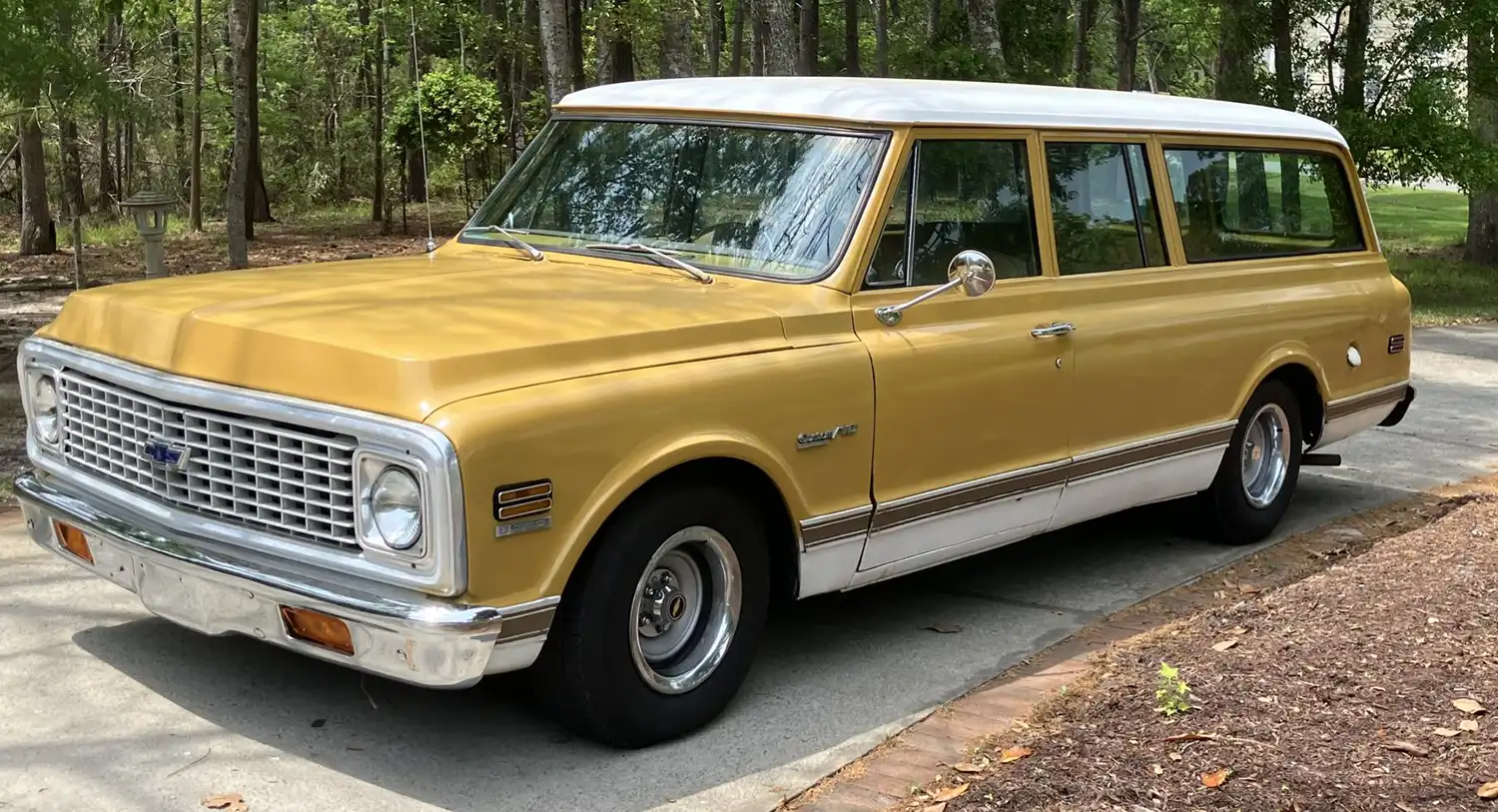 Two-Tone Traveler: The 1972 Chevrolet C10 Suburban