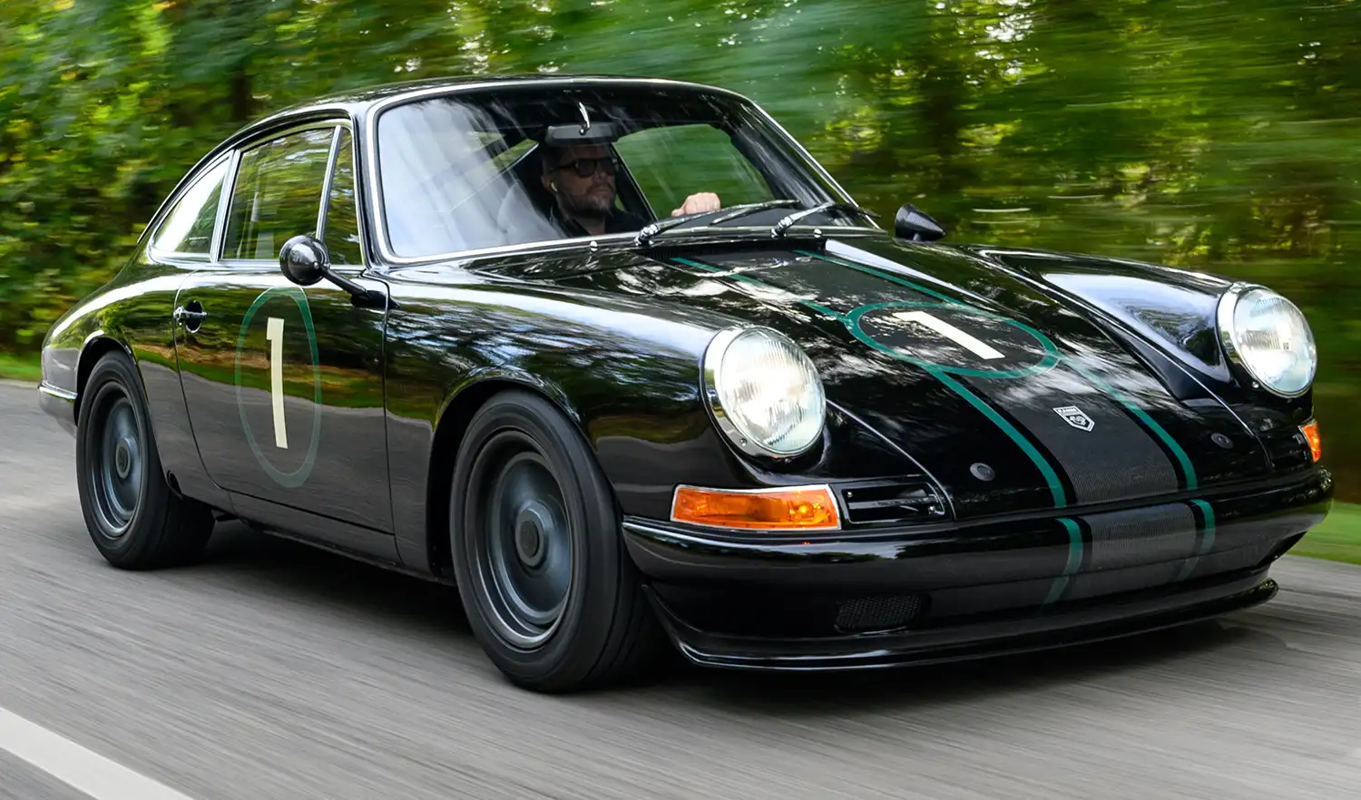Title KAMM 912c: Ultra-Lightweight Restomod Debuts in USA and Europe