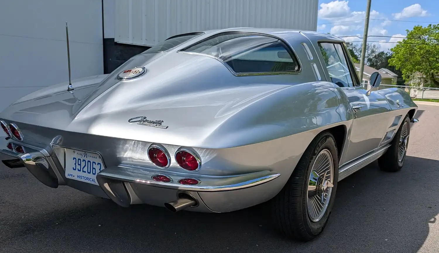 Iconic 1963 Chevrolet Corvette Split-Window Resurgence
