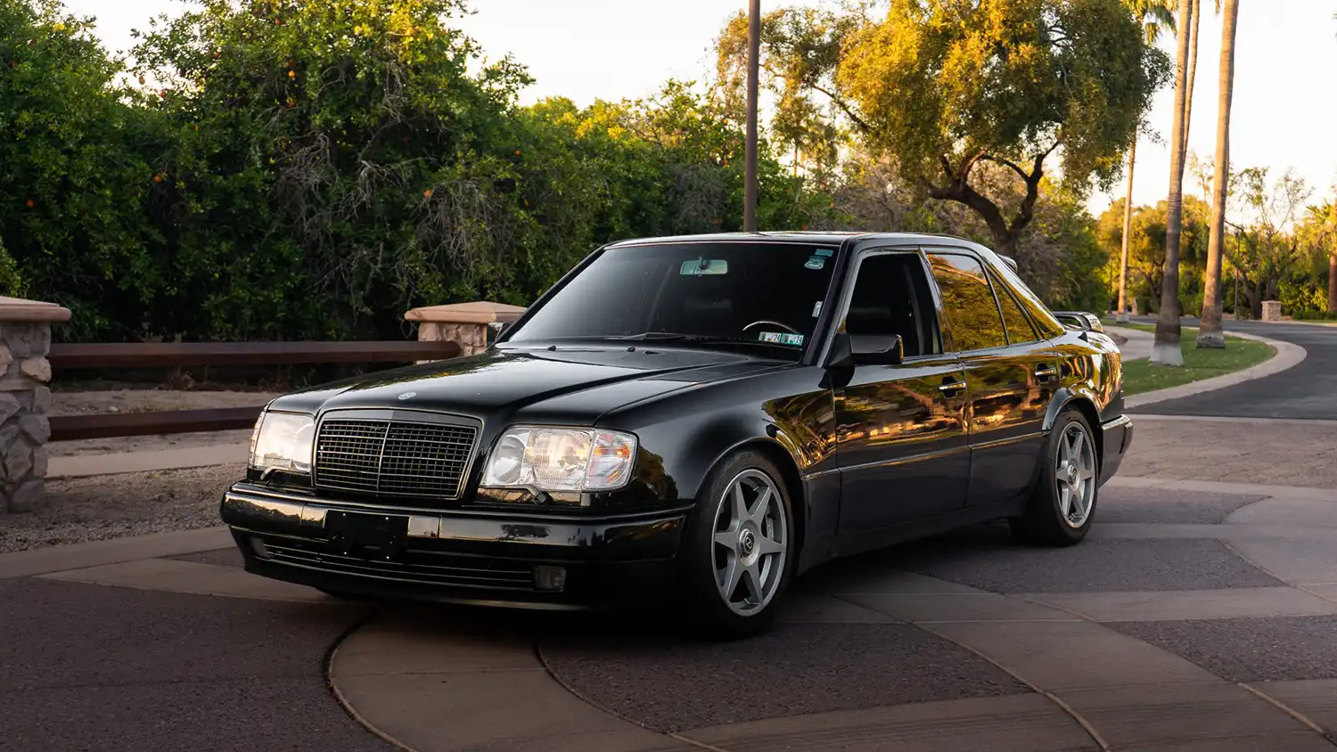 1992 Mercedes-Benz 500E: Porsche-Built Powerhouse in Black 1992 Mercedes-Benz 500E: Porsche-Built Powerhouse in Black