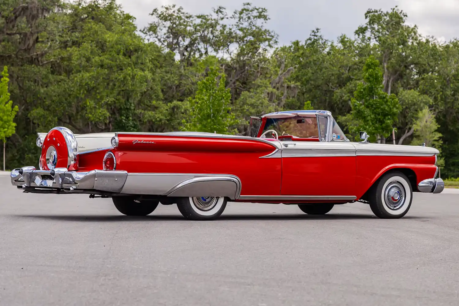 This 1959 Ford Fairlane Skyliner Drops Jaws, Then Its Roof