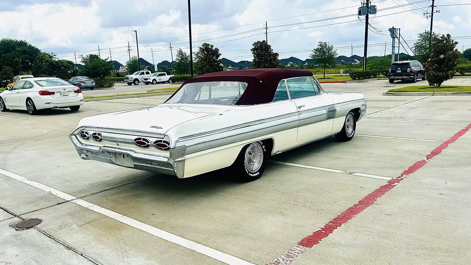 1962 Oldsmobile Starfire Convertible