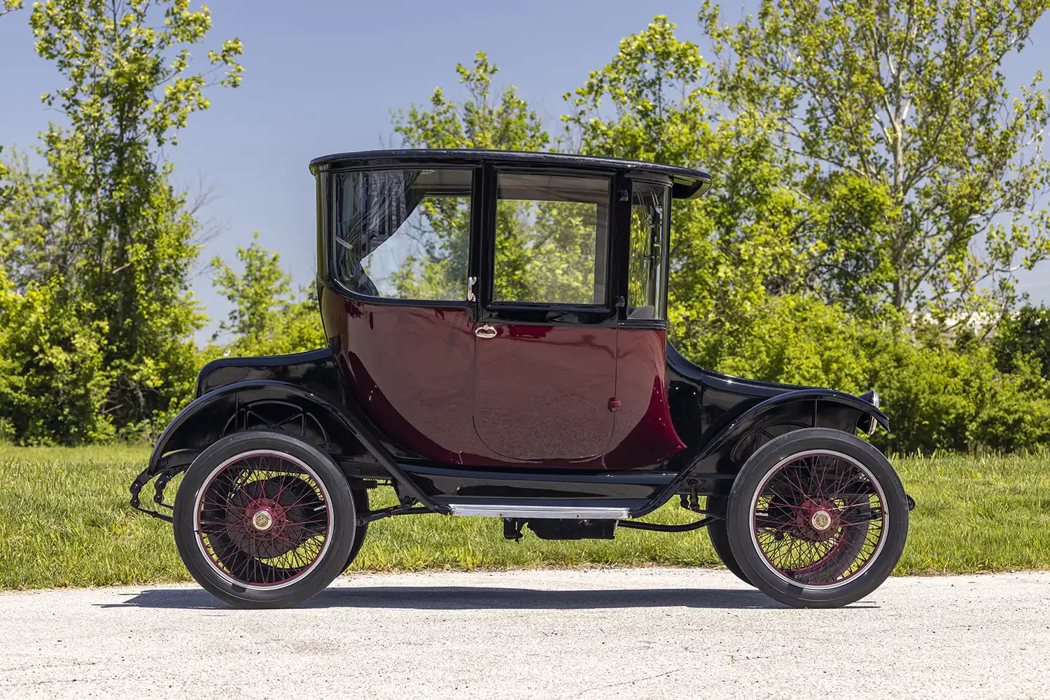 1918 Detroit Electric Model 75A