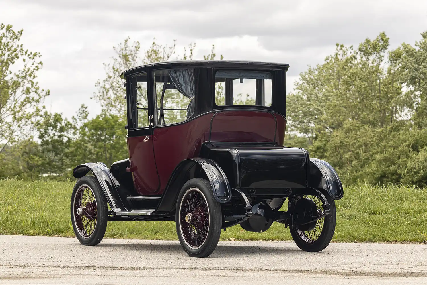 1918 Detroit Electric Model 75A